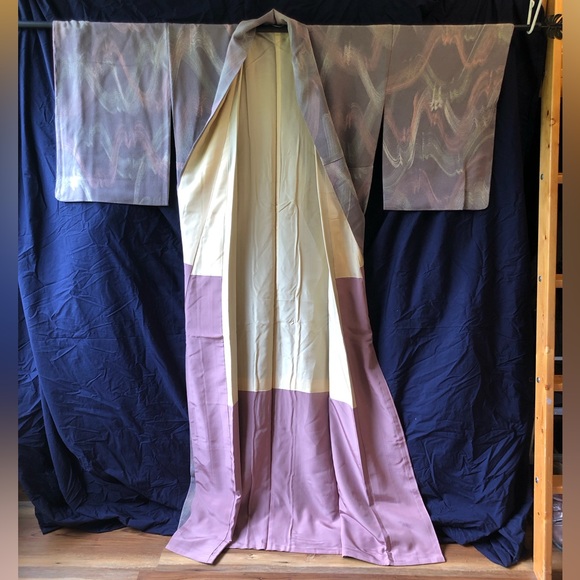 Mauve silk crepe kimono with 80’s vapour wave pattern - Picture 2 of 6